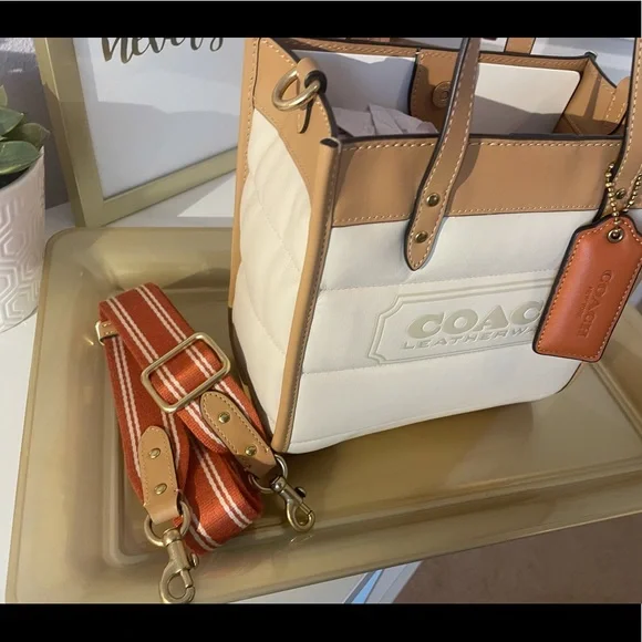 ❌SOLD❌BNWT Gorgeous Coach Field 22 (Colorblock)- BNWT - Picture 13 of 13